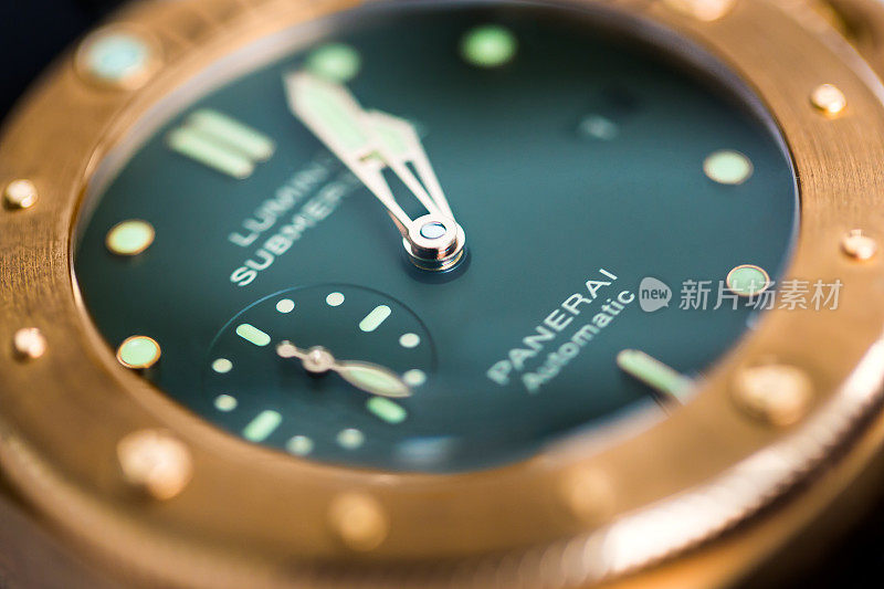 Officine Panerai PAM382青铜细部绿色表盘青铜边框